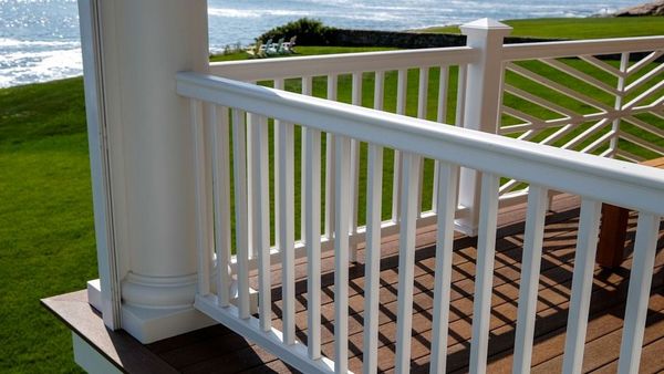 Fiberon Symmetry Composite deck railing